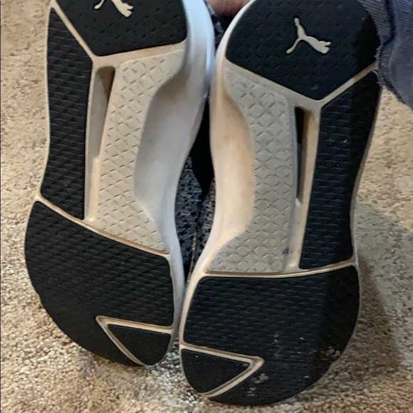 Boys size 4 no lace athletic shoes - Picture 3 of 5